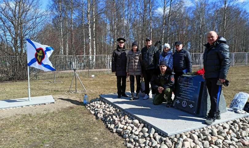 Ученики ИТШ № 777 приняли участие в субботнике на Аллее Героев морской пехоты Санкт-Петербурга